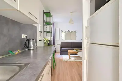 Cuisine ou kitchenette dans l'établissement Studio cosy Rue des Martyrs Montmartre à pied
