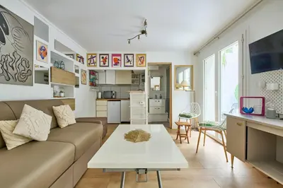 Cuisine ou kitchenette dans l'établissement Le Jardin Secret de Montmartre M12 Abbesses