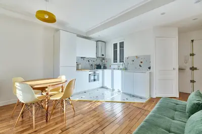 Cuisine ou kitchenette dans l'établissement Parisien bas de Montmartre géré par Mey Agency