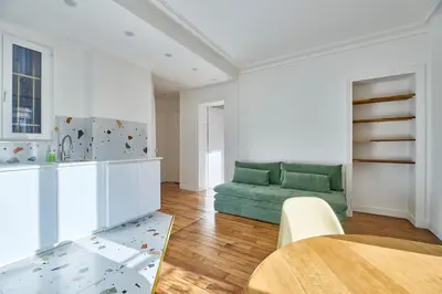 Coin salon dans l'établissement Parisien bas de Montmartre géré par Mey Agency