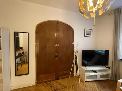 Télévision ou salle de divertissement dans l'établissement Chic Parisian stay