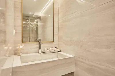 Salle de bains dans l'établissement New apartment in the heart of Paris 4 people