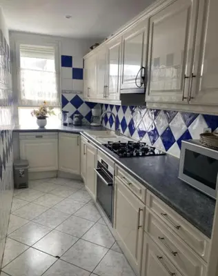 Cuisine ou kitchenette dans l'établissement Appartement centre Paris coté Montmartre
