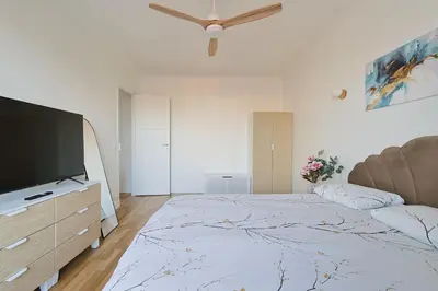 Télévision ou salle de divertissement dans l'établissement Élégant T2, vue dégagée, 300M de Roland Garros
