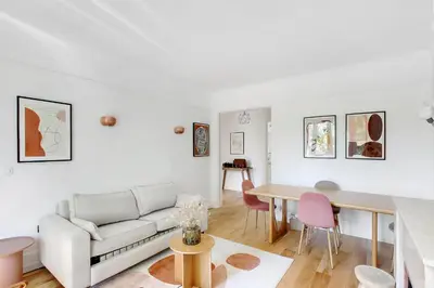 Coin salon dans l'établissement Elegant 1-Bedroom Apartment in Neuilly-sur-Seine