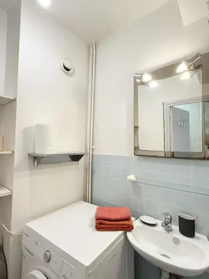 Salle de bains dans l'établissement Cozy Studio for 2 Pax - 10 min from La Défense Paris Arena