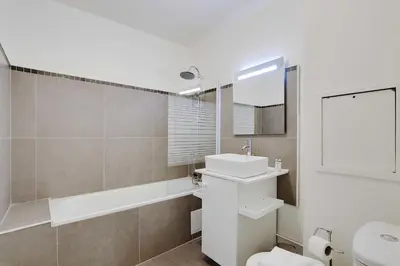 Salle de bains dans l'établissement Charmant appartement 4 personnes a Levallois