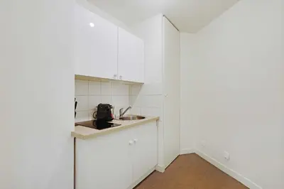 Cuisine ou kitchenette dans l'établissement Charmant appartement 4 personnes a Levallois