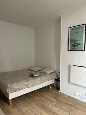Un ou plusieurs lits dans un hébergement de l'établissement Elevate your home Clichy