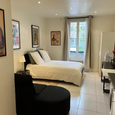 Spacious Studio Flat 10 mins from Paris