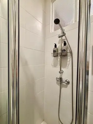 Salle de bains dans l'établissement For 4, near Montmartre, 1 bedroom 1 sofa bed