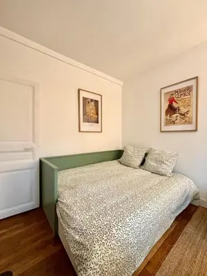 Un ou plusieurs lits dans un hébergement de l'établissement For 4, near Montmartre, 1 bedroom 1 sofa bed