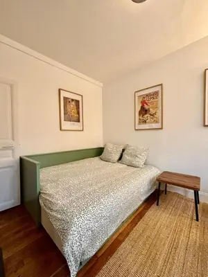 Un ou plusieurs lits dans un hébergement de l'établissement For 4, near Montmartre, 1 bedroom 1 sofa bed