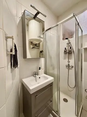 Salle de bains dans l'établissement For 4, near Montmartre, 1 bedroom 1 sofa bed