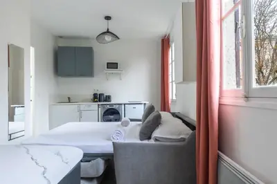 Un ou plusieurs lits dans un hébergement de l'établissement Spacious 1-Bedroom Apartment for 4, 15 min from Gare de Lyon, 3-Star Comfort