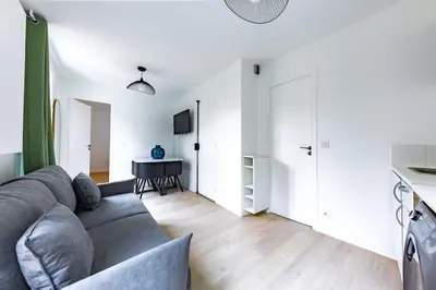 Cuisine ou kitchenette dans l'établissement Spacious 1-Bedroom Apartment for 4, 15 min from Gare de Lyon, 3-Star Comfort