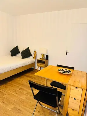 Un ou plusieurs lits dans un hébergement de l'établissement Modern studio in Clichy, quick access to Paris