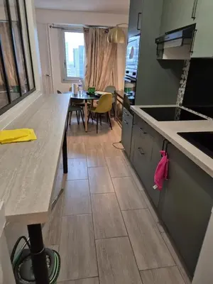 Cuisine ou kitchenette dans l'établissement 4-room apartment La Défense