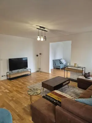 Télévision ou salle de divertissement dans l'établissement 4-room apartment La Défense