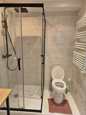 Salle de bains dans l'établissement 4-room apartment La Défense