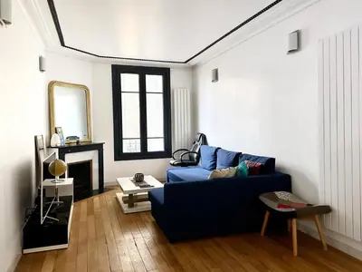 Coin salon dans l'établissement Charming cozy studio in Puteaux, close to La Dfense