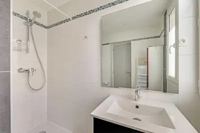 Salle de bains dans l'établissement Cozy Studio 2P - Malakoff