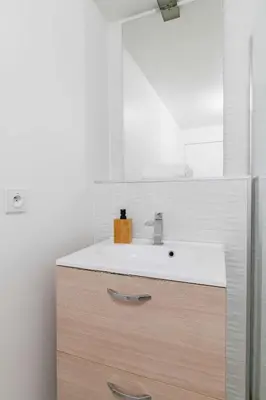 Plan de l'établissement Studio lumineux avec terrasse Courbevoie - 2P