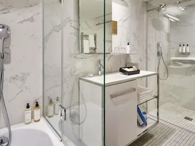 Salle de bains dans l'établissement Boutet Bastille Hotel Paris - MGallery Collection