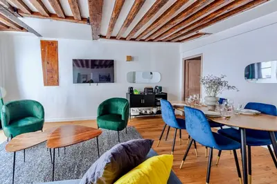 Cuisine ou kitchenette dans l'établissement Appartement familial au Centre de Paris