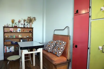 Coin salon dans l'établissement Cosy T2 apartment with balcony, Goncourt, Paris 10
