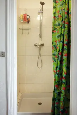 Salle de bains dans l'établissement Cosy T2 apartment with balcony, Goncourt, Paris 10