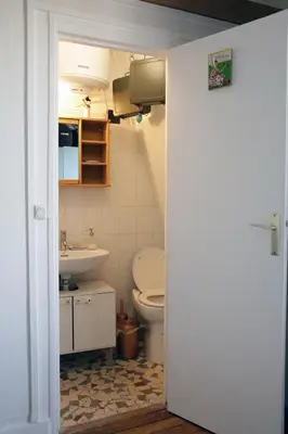 Salle de bains dans l'établissement Cosy T2 apartment with balcony, Goncourt, Paris 10
