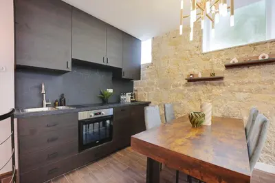 Cuisine ou kitchenette dans l'établissement Charming apartment - AC- 2BD-8P - Port Royal