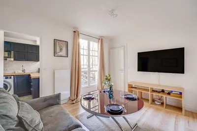 Télévision ou salle de divertissement dans l'établissement Charming apartment - 1BR-4P- Gare de l'Est