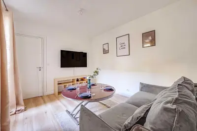 Télévision ou salle de divertissement dans l'établissement Charming apartment - 1BR-4P- Gare de l'Est