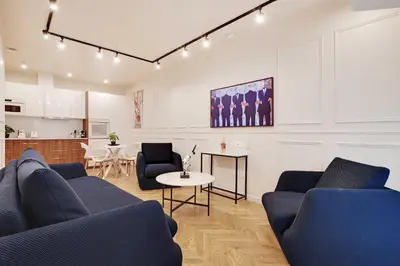 Coin salon dans l'établissement Charming Apt - AC - 2BR-6P - Near Bastille