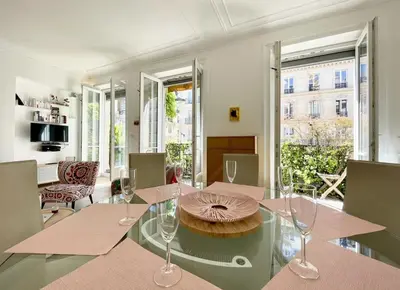 Télévision ou salle de divertissement dans l'établissement Parisian Home 2 bedrooms Montorgueil 090