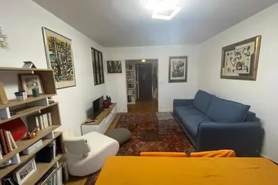 Coin salon dans l'établissement Appartement calme près du Marais balcon