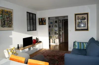 Coin salon dans l'établissement Appartement calme près du Marais balcon