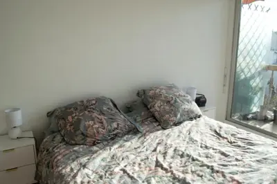 Un ou plusieurs lits dans un hébergement de l'établissement Appartement calme près du Marais balcon