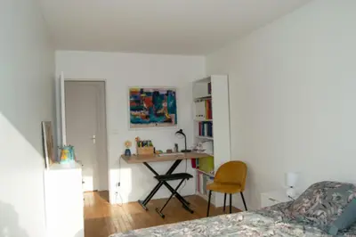 Coin salon dans l'établissement Appartement calme près du Marais balcon