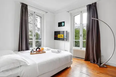 Un ou plusieurs lits dans un hébergement de l'établissement Hawkins Suite Park View in Paris