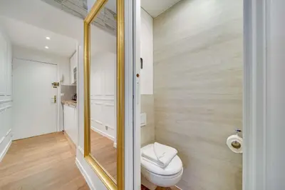 Salle de bains dans l'établissement Historical apartment in the heart of Paris - 2