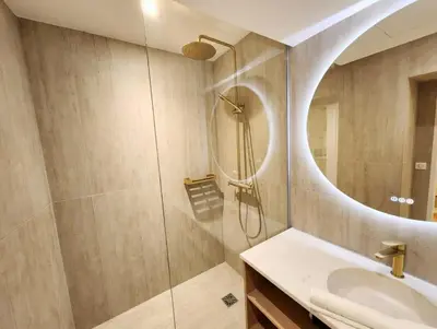 Salle de bains dans l'établissement Beautiful renovated apartment with AC - Paris East