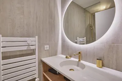 Salle de bains dans l'établissement Beautiful renovated apartment with AC - Paris East