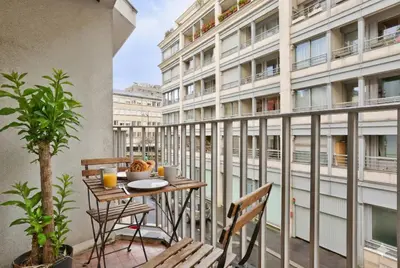 Balcon ou terrasse dans l'établissement Cozy Comfortable Studio in the Heart of Paris 12th