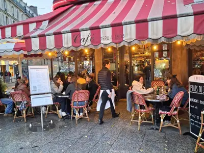 Clients de l'établissement Montparnasse,romantique place ,center,4minsLouvre , Notre Dame de Paris and Eiffel tour