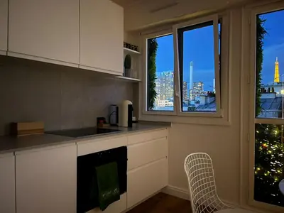 Cuisine ou kitchenette dans l'établissement Paris Premium Quiet Elegant Panoramic Elevator