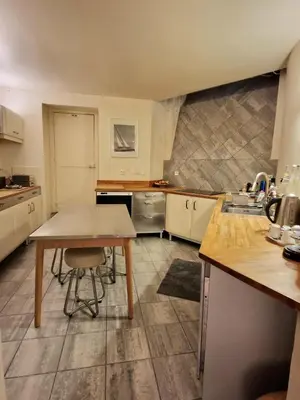 Cuisine ou kitchenette dans l'établissement 2 Private rooms in an Elegant Haussmannian Appartement