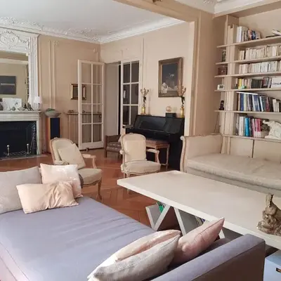 2 Private rooms in an Elegant Haussmannian Appartement